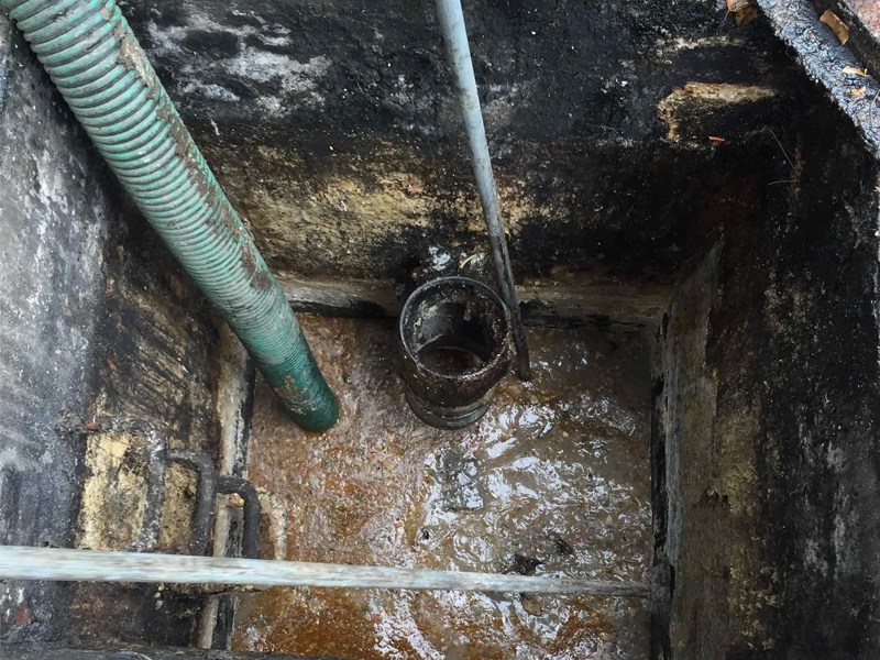 挹江门隔油池清理